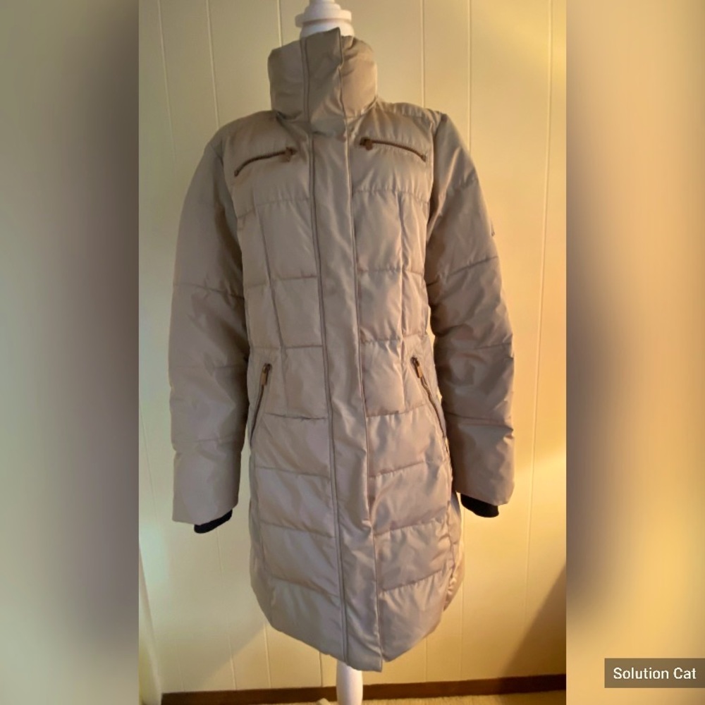 Warm winter jacket by Ultimate Terrain. Size Medium